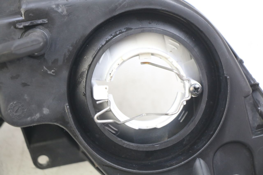 photo de FRONT HEADLIGHT YAMAHA XMAX X-MAX 125 (2006 - 2009) - Distinctive features