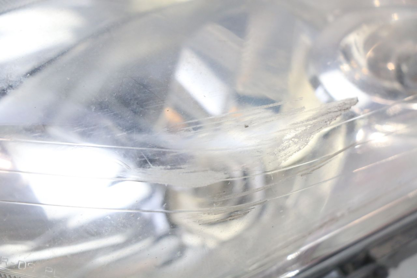 photo de FRONT HEADLIGHT YAMAHA XMAX X-MAX 125 (2006 - 2009) - Surface and material condition