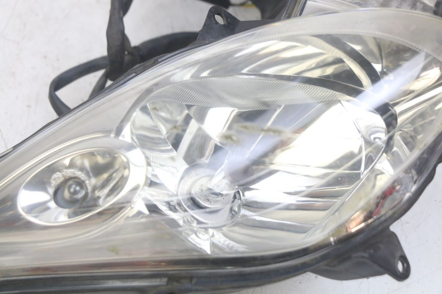 photo de FRONT HEADLIGHT YAMAHA XMAX X-MAX 125 (2006 - 2009) - Alternative angle
