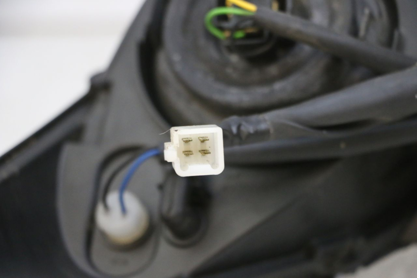 photo de FRONT HEADLIGHT YAMAHA XMAX X-MAX 125 (2006 - 2009) - Alternative perspective