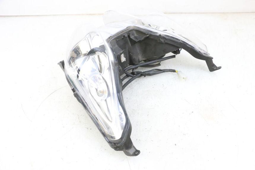 photo de FRONT HEADLIGHT YAMAHA XMAX X-MAX 125 (2006 - 2009) - Surface and material condition