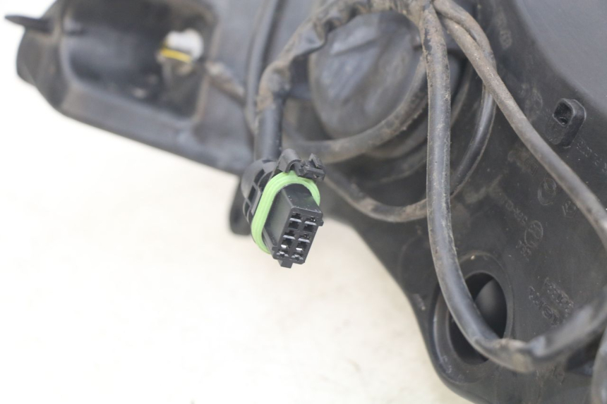 photo de FRONT HEADLIGHT PIAGGIO XEVO - X EVO 125 (2007 - 2016)