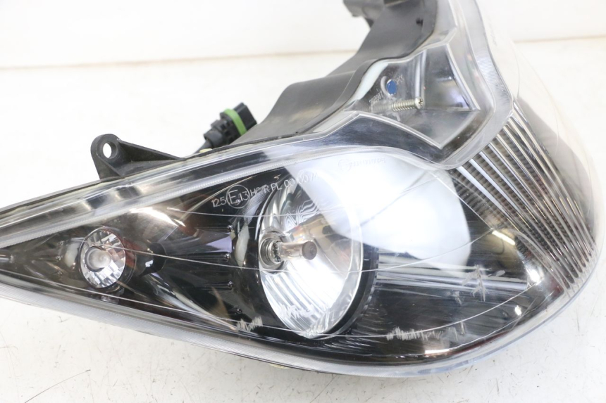 photo de FRONT HEADLIGHT PIAGGIO XEVO - X EVO 125 (2007 - 2017) - Component detail