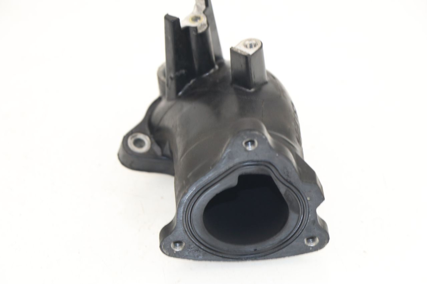 photo de INTAKE PIPE PIAGGIO X8 400 (2006 - 2007)