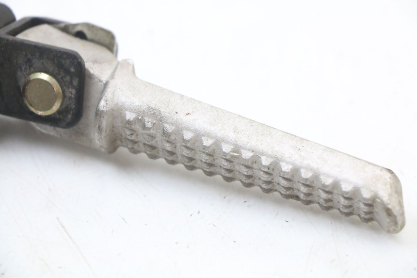 photo de Rear right footpeg bracket DAELIM A-FOUR 2T 50 (2005 - 2012)
