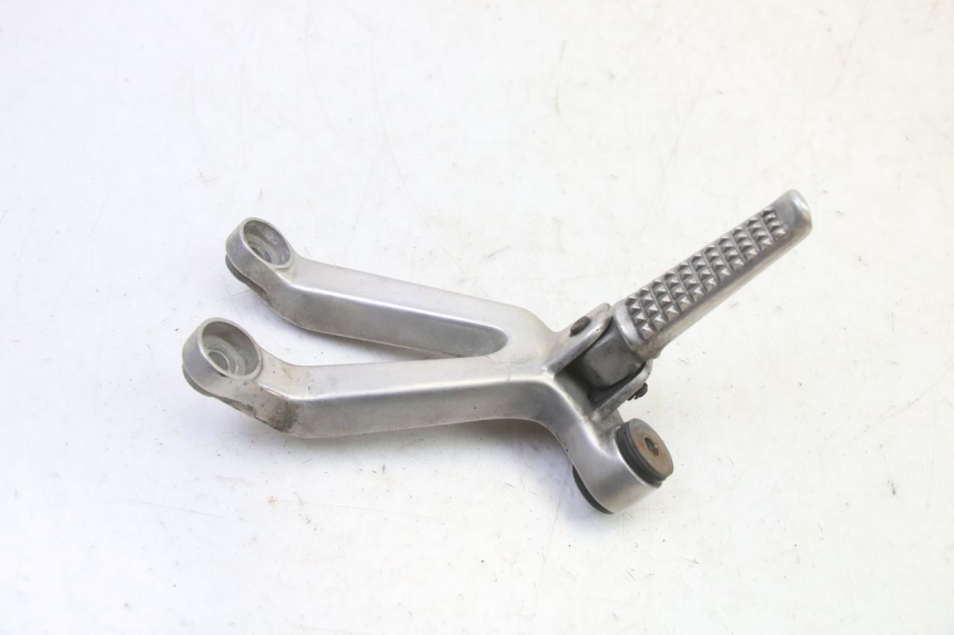 photo de REAR RIGHT FOOTREST MOUNT HONDA CBR RR FIREBLADE 900 (1992 - 1994)