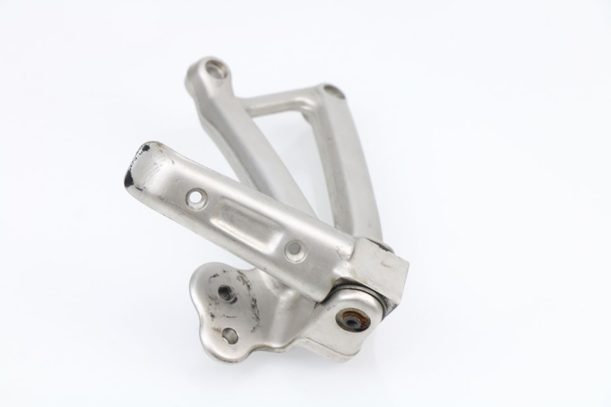 photo de REAR RIGHT FOOTREST MOUNT DUCATI ST2 944 (1997 - 2003)