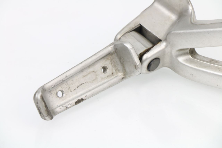 photo de REAR RIGHT FOOTREST MOUNT DUCATI ST2 944 (1997 - 2003)
