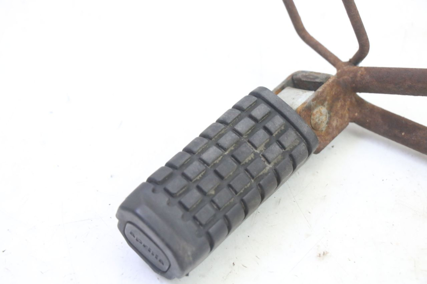 photo de REAR RIGHT FOOTREST MOUNT APRILIA ETX 125 (1998 - 2002)