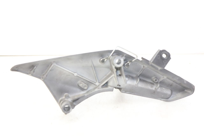 photo de RIGHT REAR FOOTREST MOUNTING PLATE HONDA FJS SILVERWING SILVER WING 400 (2009 - 2016)