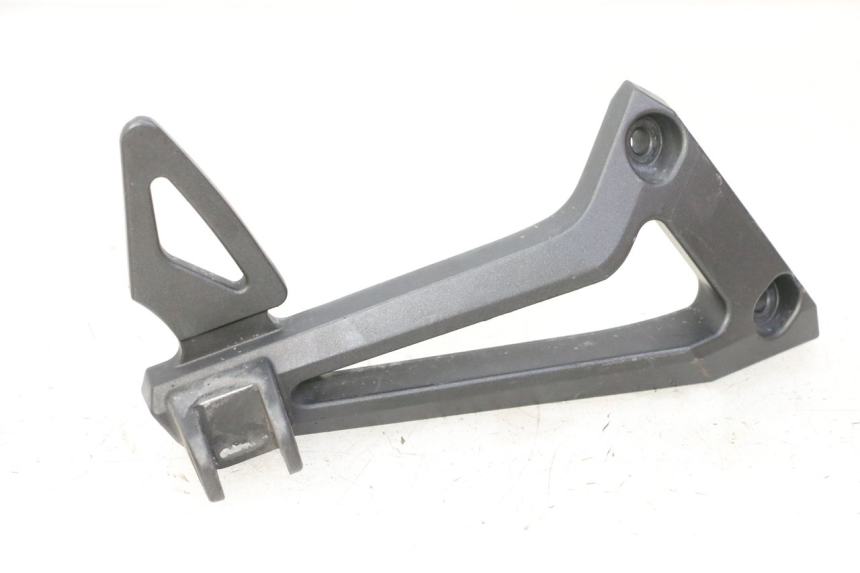 photo de REAR RIGHT FOOTREST MOUNT YAMAHA FZ6 FAZER S2 600 (2007 - 2011)