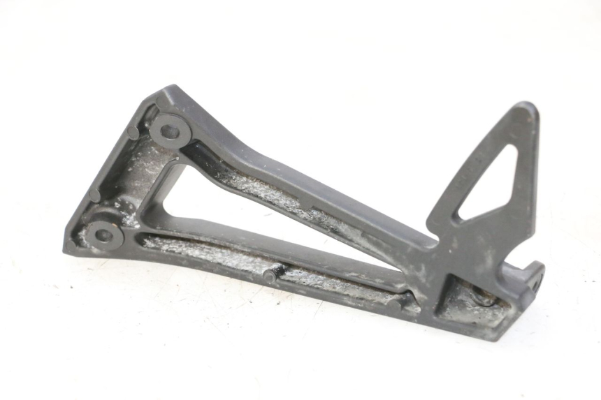 photo de REAR RIGHT FOOTREST MOUNT YAMAHA FZ6 FAZER S2 600 (2007 - 2011)