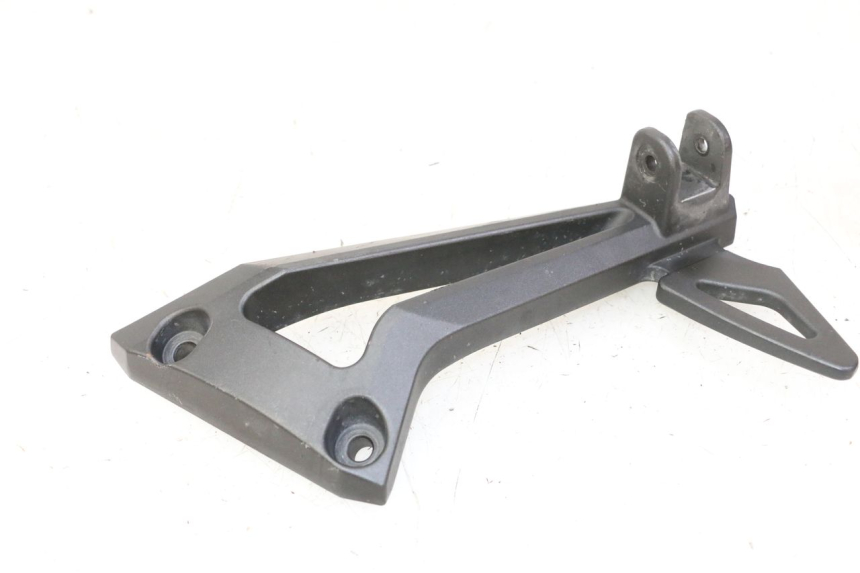photo de REAR RIGHT FOOTREST MOUNT YAMAHA FZ6 FAZER S2 600 (2007 - 2011)