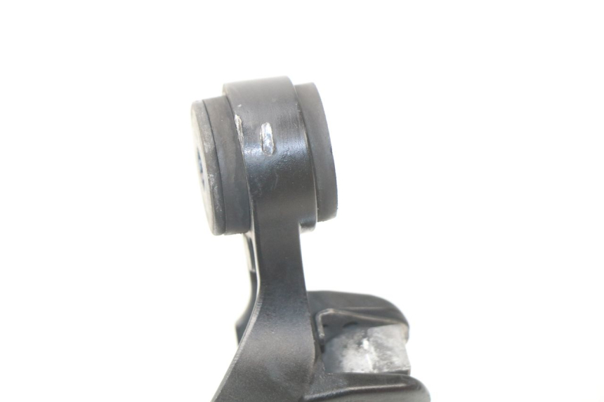 photo de REAR RIGHT FOOTREST MOUNT SUZUKI GSX-R GSXR 750 (2011 - 2016)
