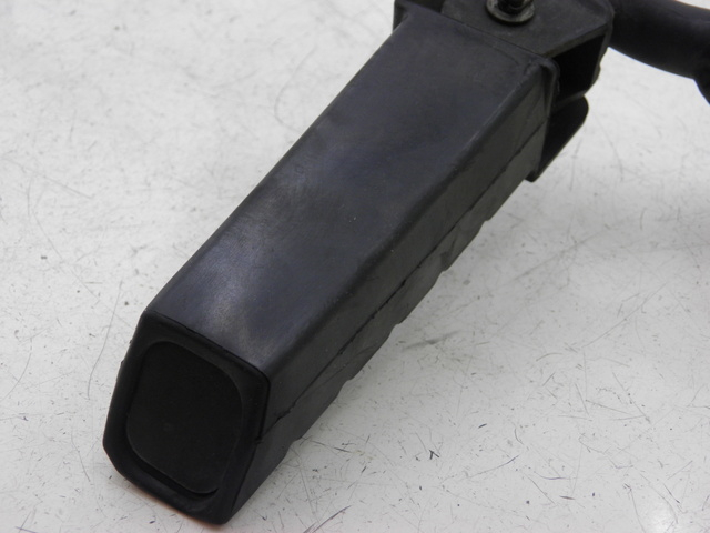 photo de REAR RIGHT FOOTREST MOUNT HONDA FES PANTHEON 125 (2003 - 2007) - Alternative perspective