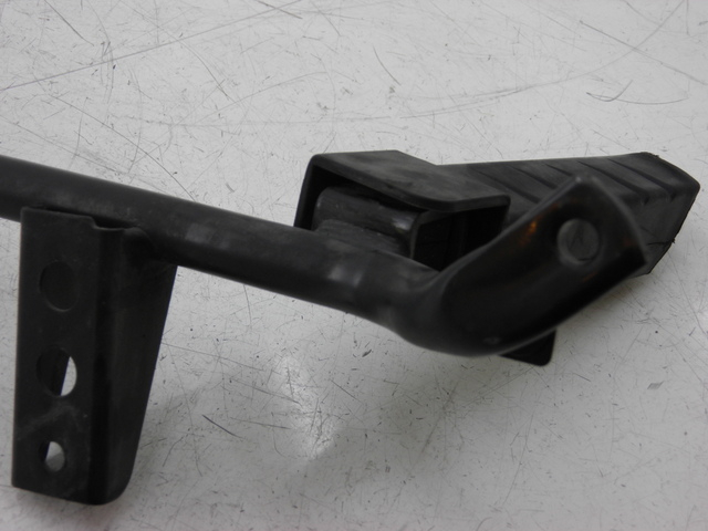 photo de REAR RIGHT FOOTREST MOUNT HONDA FES PANTHEON 125 (2003 - 2007) - Product overview