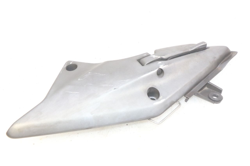 photo de RIGHT REAR FOOTREST MOUNTING PLATE HONDA FJS SILVERWING SILVER WING 400 (2009 - 2016)