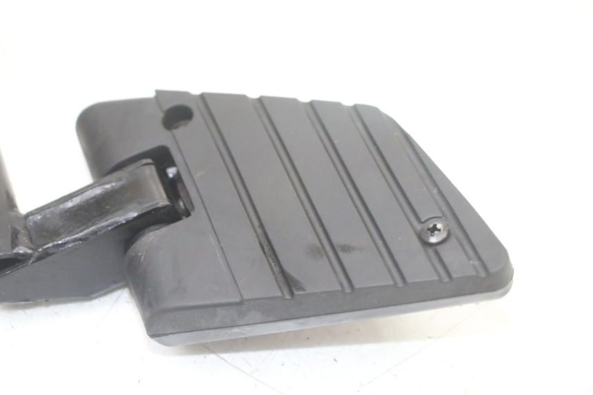 photo de REAR RIGHT FOOTREST MOUNT KYMCO PEOPLE S 125 (2000 - 2008)