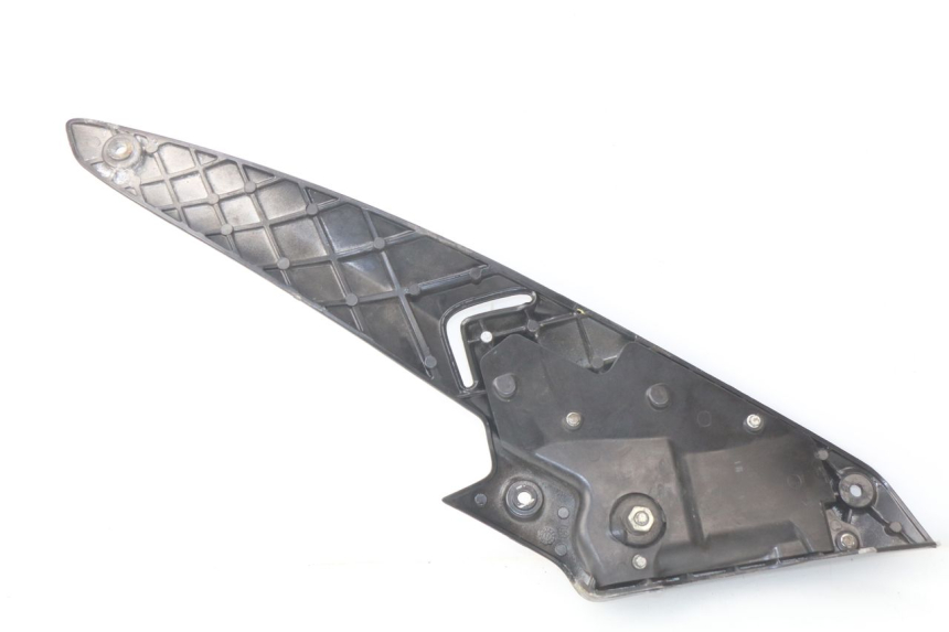 photo de RIGHT REAR FOOTREST MOUNTING PLATE GILERA NEXUS 125 (2009 - 2013)