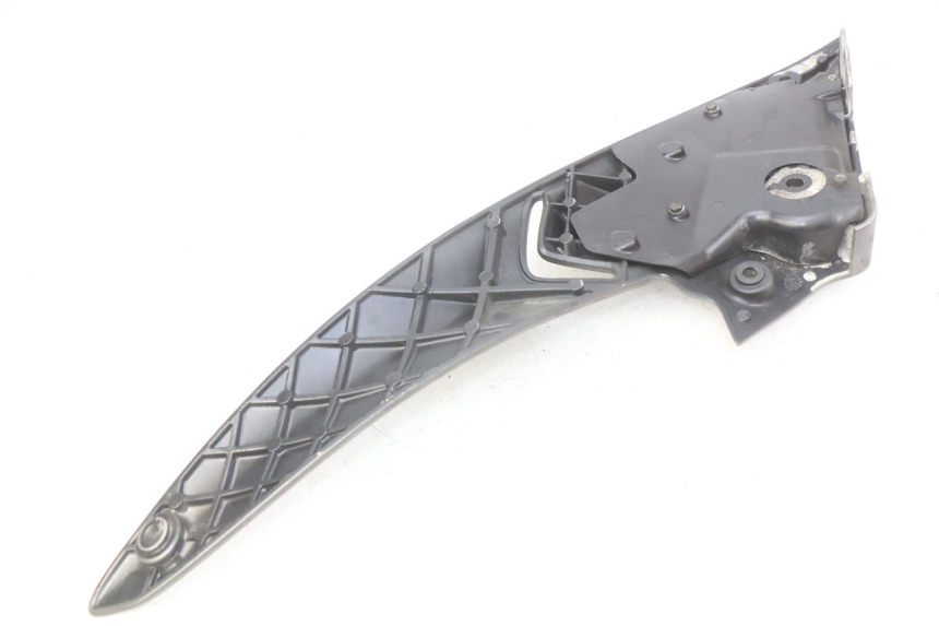 photo de RIGHT REAR FOOTREST MOUNTING PLATE GILERA NEXUS 125 (2009 - 2013)