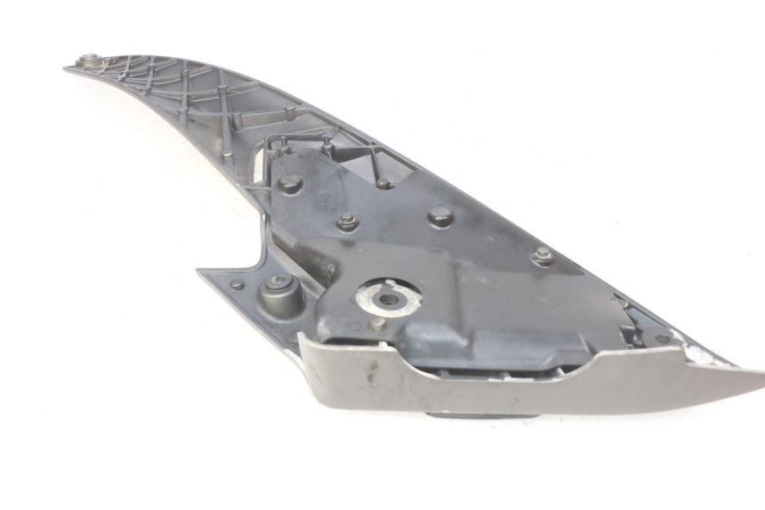photo de RIGHT REAR FOOTREST MOUNTING PLATE GILERA NEXUS 125 (2009 - 2013)