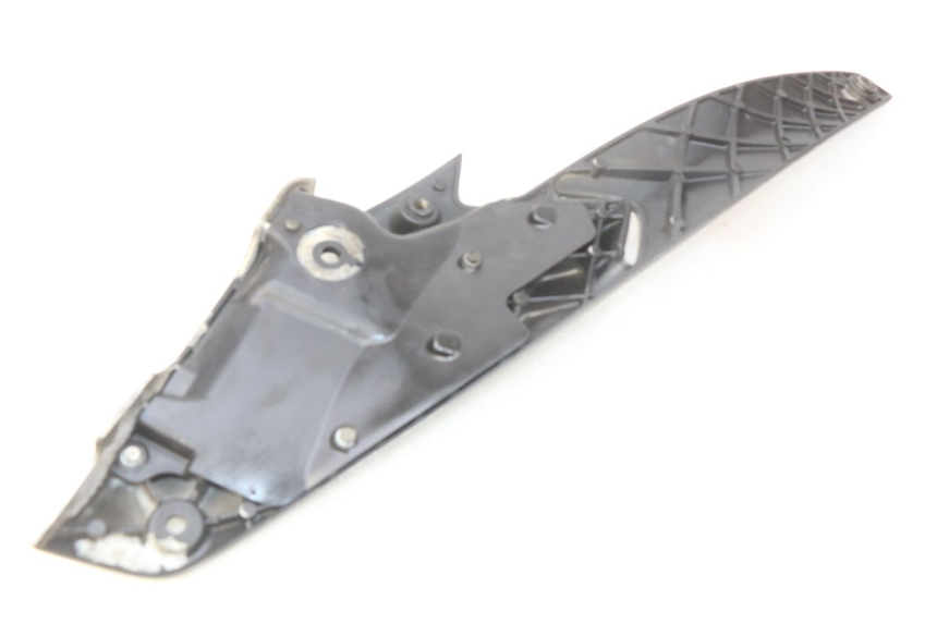 photo de RIGHT REAR FOOTREST MOUNTING PLATE GILERA NEXUS 125 (2009 - 2013)