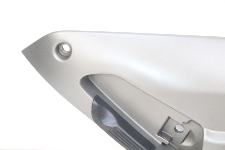 photo de RIGHT REAR FOOTREST MOUNTING PLATE GILERA NEXUS 125 (2009 - 2013)