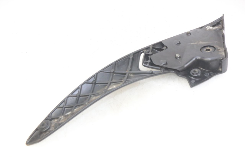 photo de RIGHT REAR FOOTREST MOUNTING PLATE GILERA NEXUS 125 (2007 - 2009)