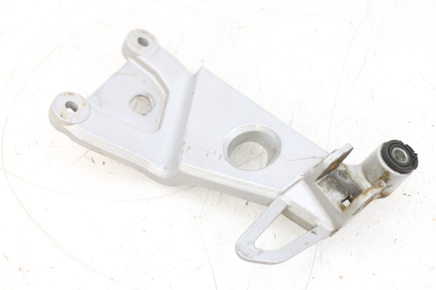 photo de REAR RIGHT FOOTREST MOUNT HONDA NSR R 125 (1994 - 2003) - Fixing points details