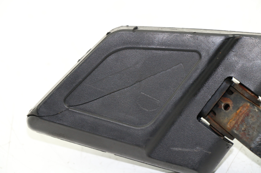 photo de REAR RIGHT FOOTREST MOUNT KYMCO PEOPLE S 125 (2000 - 2008)