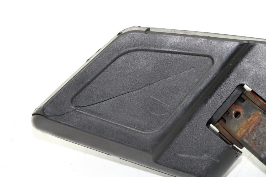 photo de REAR RIGHT FOOTREST MOUNT KYMCO PEOPLE S 125 (2000 - 2008)