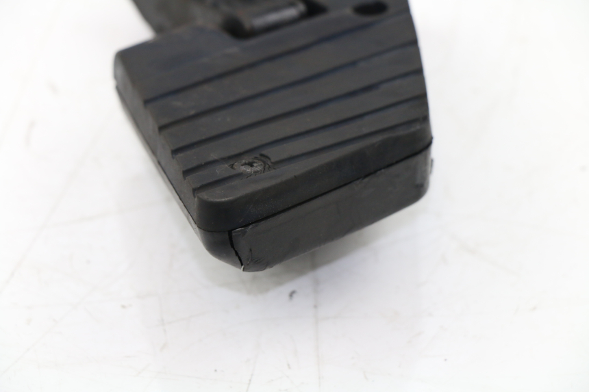 photo de REAR RIGHT FOOTREST MOUNT KYMCO PEOPLE S 125 (2000 - 2008)