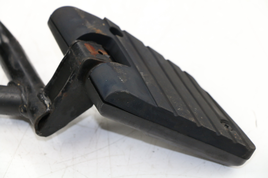 photo de REAR RIGHT FOOTREST MOUNT KYMCO PEOPLE S 125 (2000 - 2008)