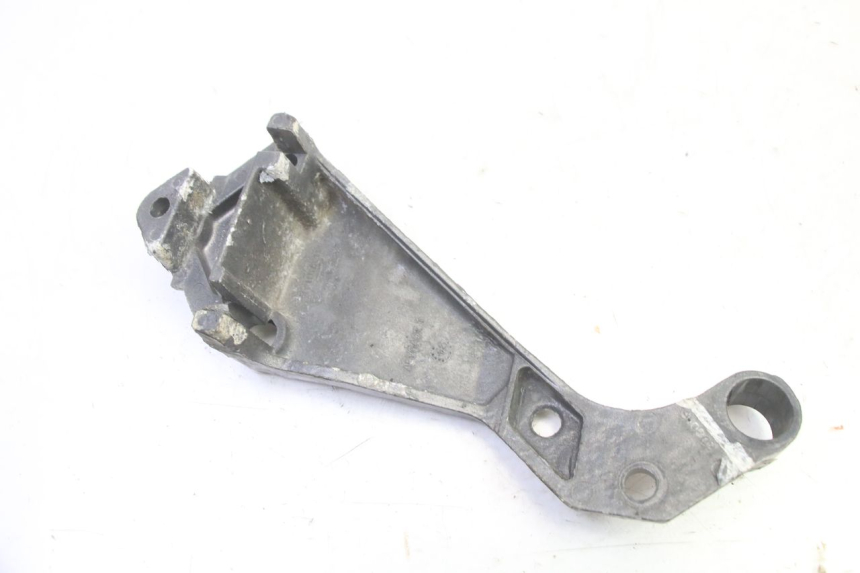 photo de REAR RIGHT FOOTREST MOUNT TRIUMPH SPRINT 900 (1995 - 1998)