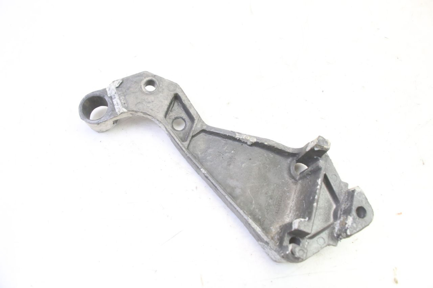 photo de REAR RIGHT FOOTREST MOUNT TRIUMPH SPRINT 900 (1995 - 1998)