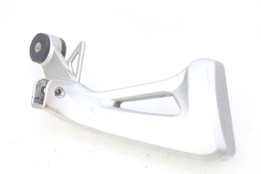 photo de RIGHT REAR FOOTREST MOUNTING PLATE SUZUKI SV N 650 (1999 - 2002)