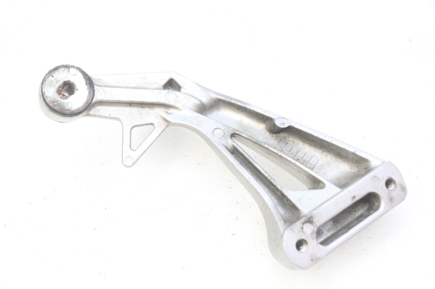 photo de RIGHT REAR FOOTREST MOUNTING PLATE SUZUKI SV N 650 (1999 - 2002)