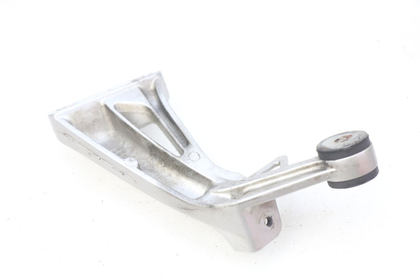 photo de RIGHT REAR FOOTREST MOUNTING PLATE SUZUKI SV N 650 (1999 - 2002)