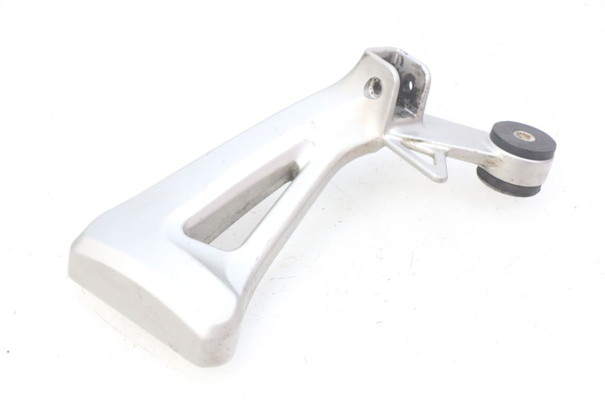 photo de RIGHT REAR FOOTREST MOUNTING PLATE SUZUKI SV N 650 (1999 - 2002)