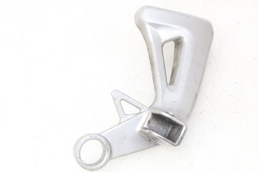 photo de RIGHT REAR FOOTREST MOUNTING PLATE SUZUKI SV S 650 (1999 - 2002)