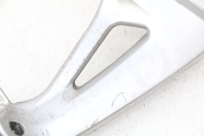 photo de RIGHT REAR FOOTREST MOUNTING PLATE SUZUKI SV S 650 (1999 - 2002)