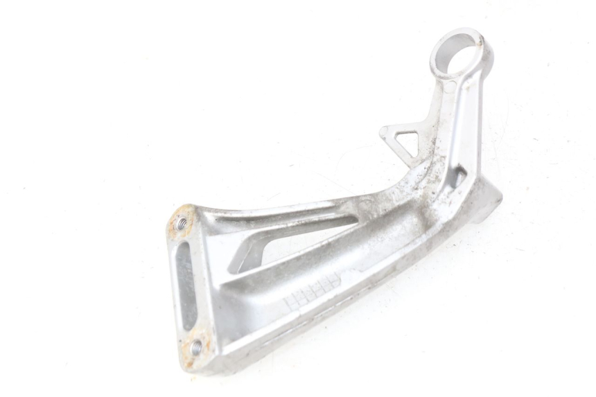 photo de RIGHT REAR FOOTREST MOUNTING PLATE SUZUKI SV S 650 (1999 - 2002)
