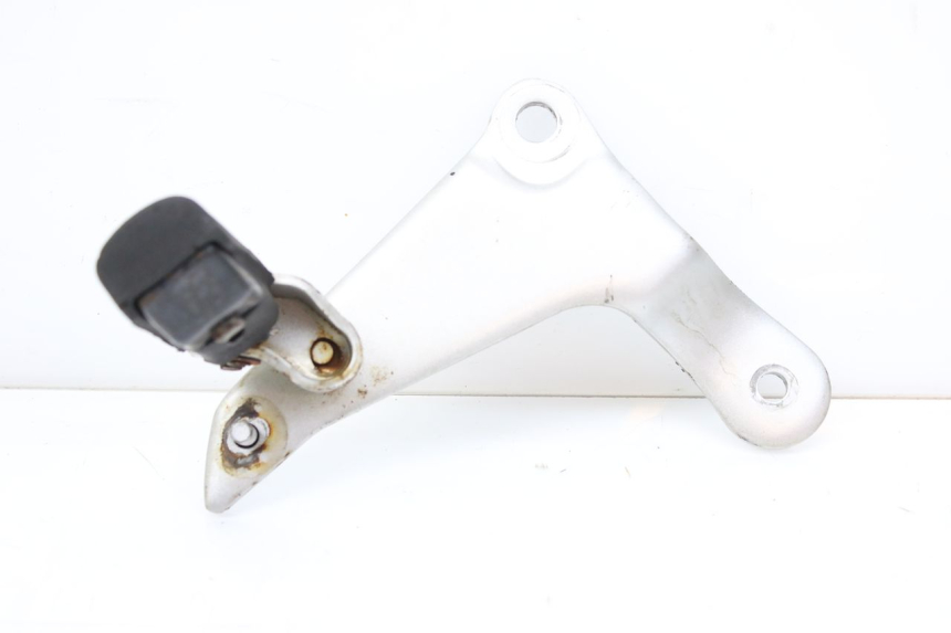 photo de RIGHT REAR FOOTREST MOUNTING PLATE SYM HUSKY 125 (1999 - 2005)