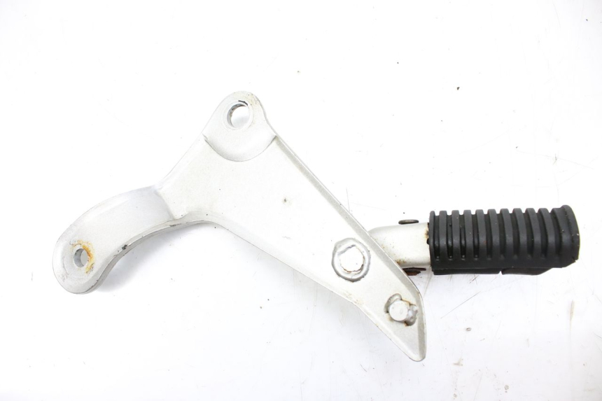 photo de RIGHT REAR FOOTREST MOUNTING PLATE SYM HUSKY 125 (1999 - 2005)