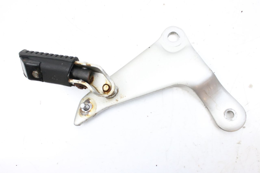 photo de RIGHT REAR FOOTREST MOUNTING PLATE SYM HUSKY 125 (1999 - 2005)