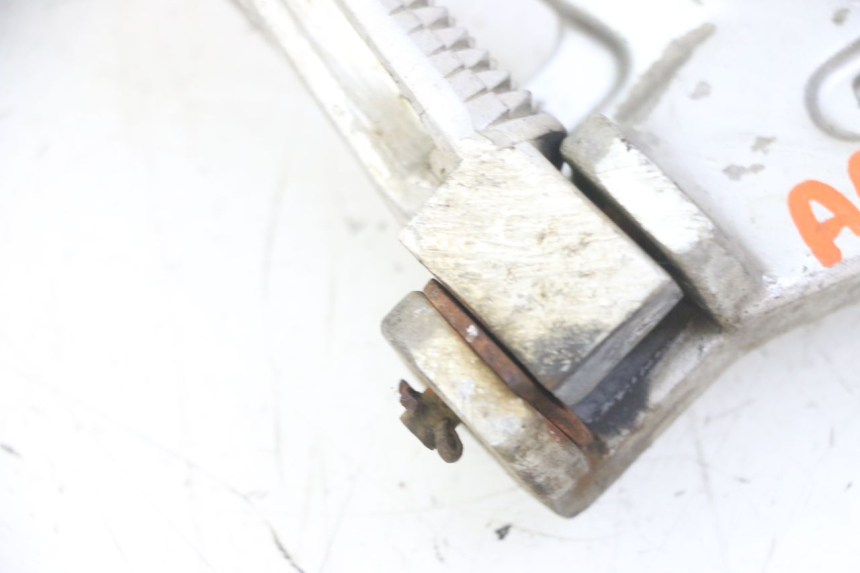 photo de RIGHT REAR FOOTREST MOUNTING PLATE YAMAHA TDR DELTABOX 125 (1993 - 2003)