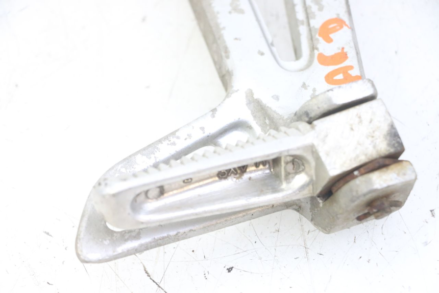photo de RIGHT REAR FOOTREST MOUNTING PLATE YAMAHA TDR DELTABOX 125 (1993 - 2003)