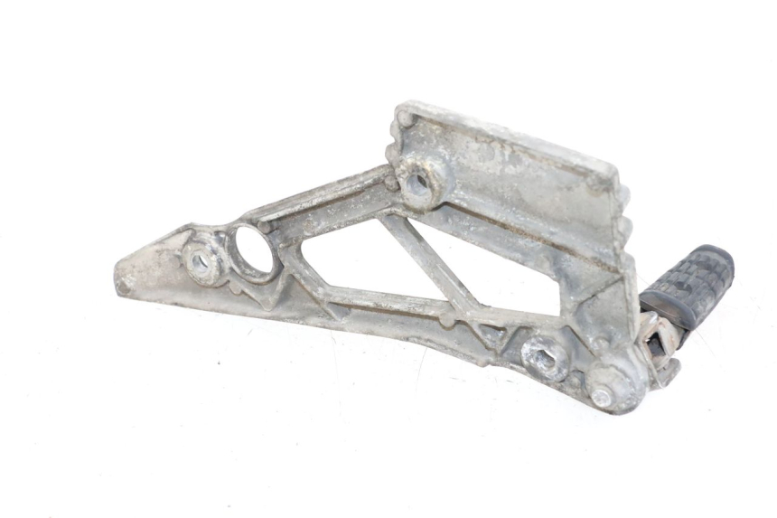 photo de REAR RIGHT FOOTREST MOUNT YAMAHA XJ F 900 (1983 - 1994)
