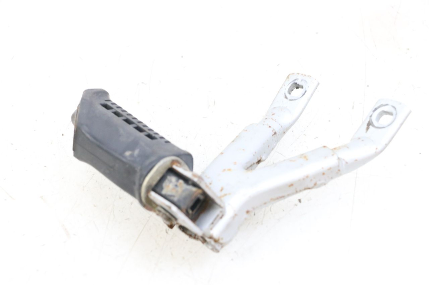photo de REAR RIGHT FOOTREST BRACKET HYOSUNG XRX 125 (2000 - 2008)
