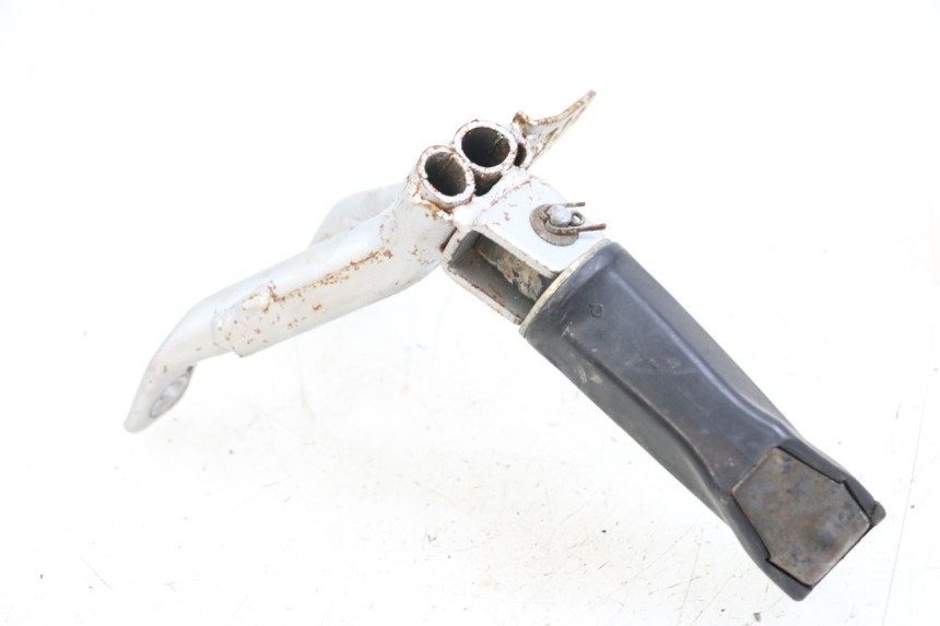 photo de REAR RIGHT FOOTREST BRACKET HYOSUNG XRX 125 (2000 - 2008)
